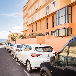 https://medano-1-linea-mar-surf-piscina-terraza-parking-el-cabezo.tenerifehoteles.net